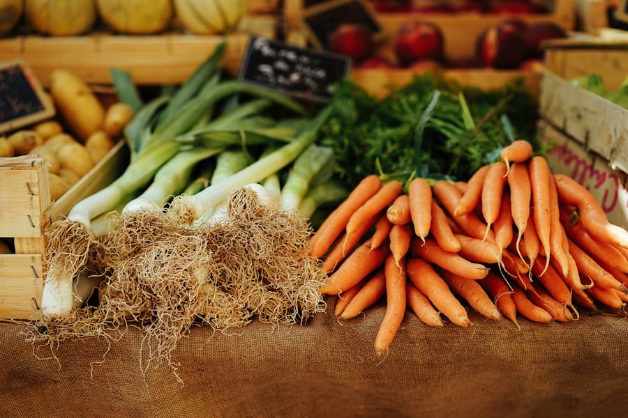 Caisses de poireaux et de carottes au kiosque
